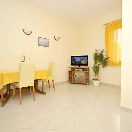 Apartment Roza *