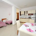 Apartman Roza *
