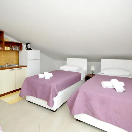 Roza Trogir