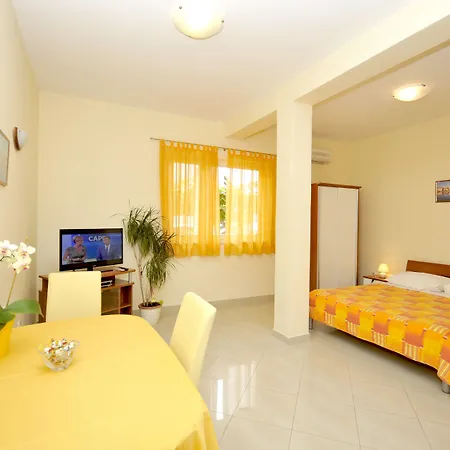 Appartement Roza *