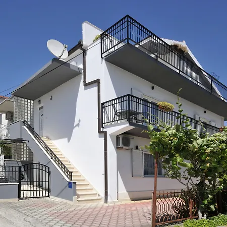 Apartment Roza *
