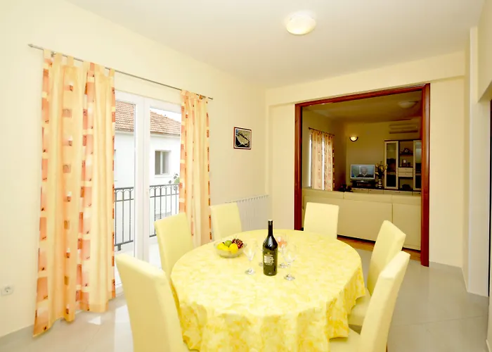 Apartment Roza *