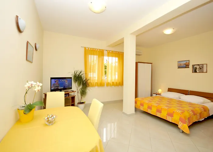 Apartment Roza *