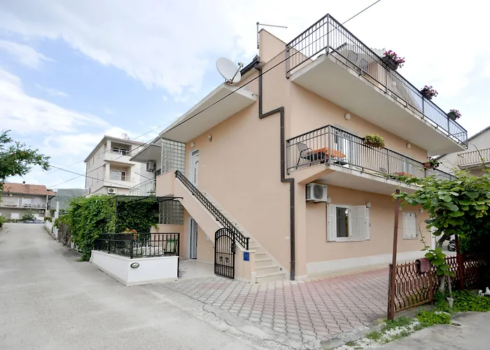 Apartment Roza *