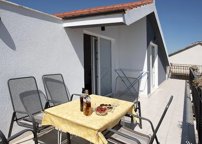 Apartment Roza *